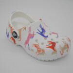 Imprimé licorne pour cette chaussure Crocs